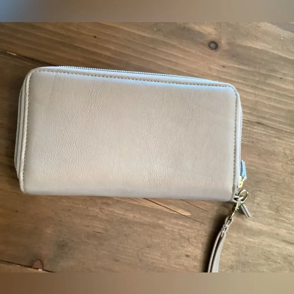 Mix No. 6 TAN ZIP AROUND FULL SIZE WALLET WRISTLET NEW